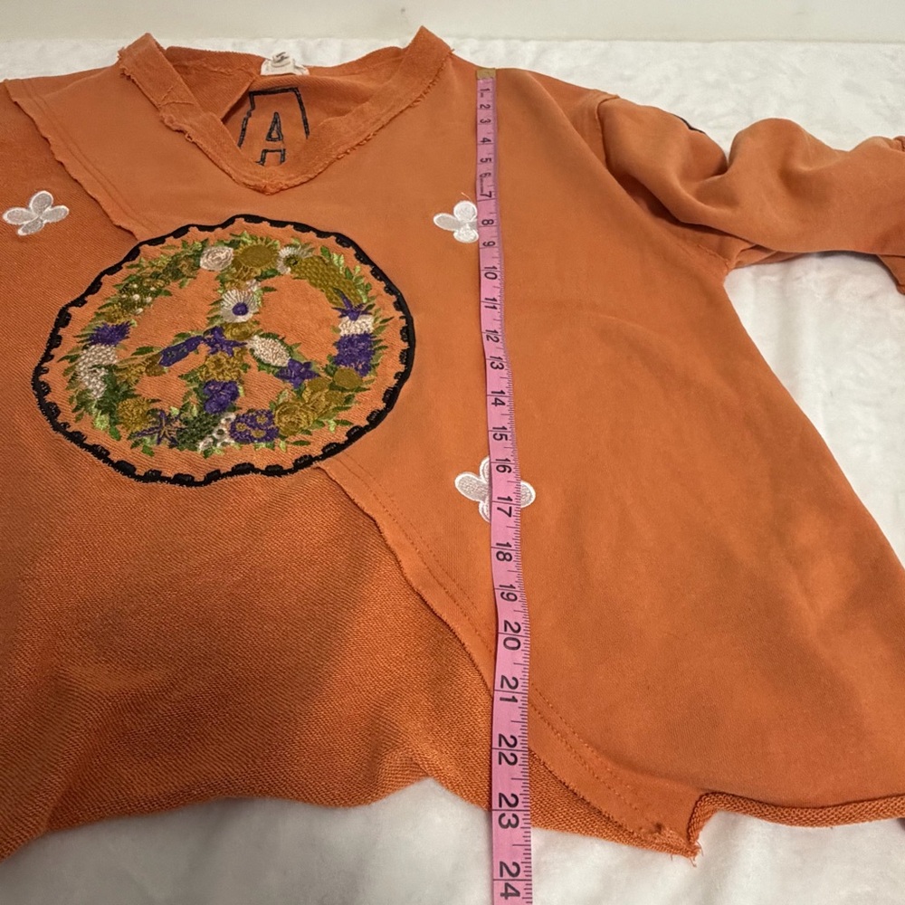 POL Boho Peace Sign Embroidered Crop Sweatshirt L Raw Hem Hippie Festival Artsy - Picture 11 of 13